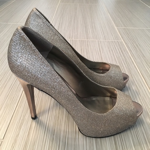 Guess Shoes - Guess peep toe pump